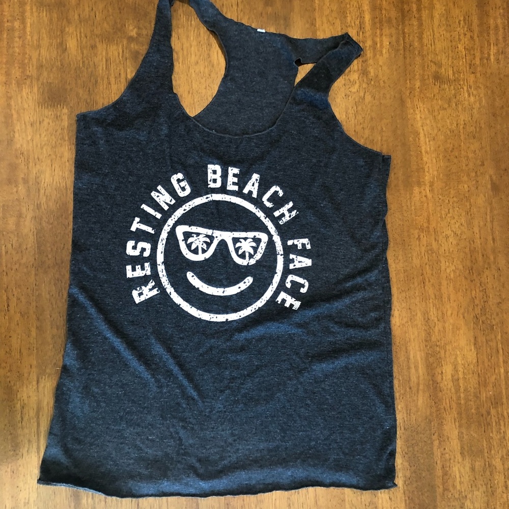 Resting beach face tank